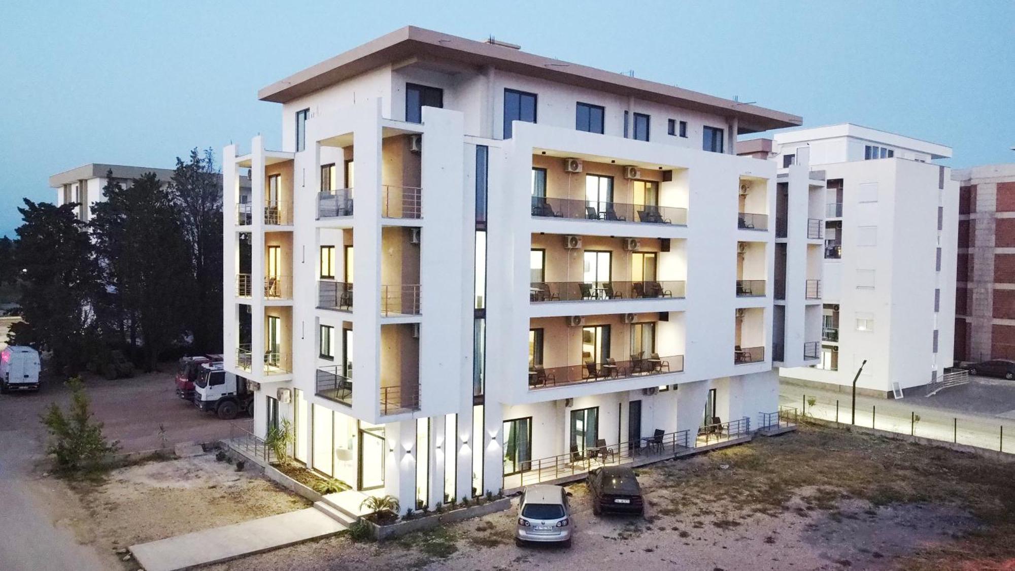 Supreme Luxury Aparthotel Ulcinj Buitenkant foto