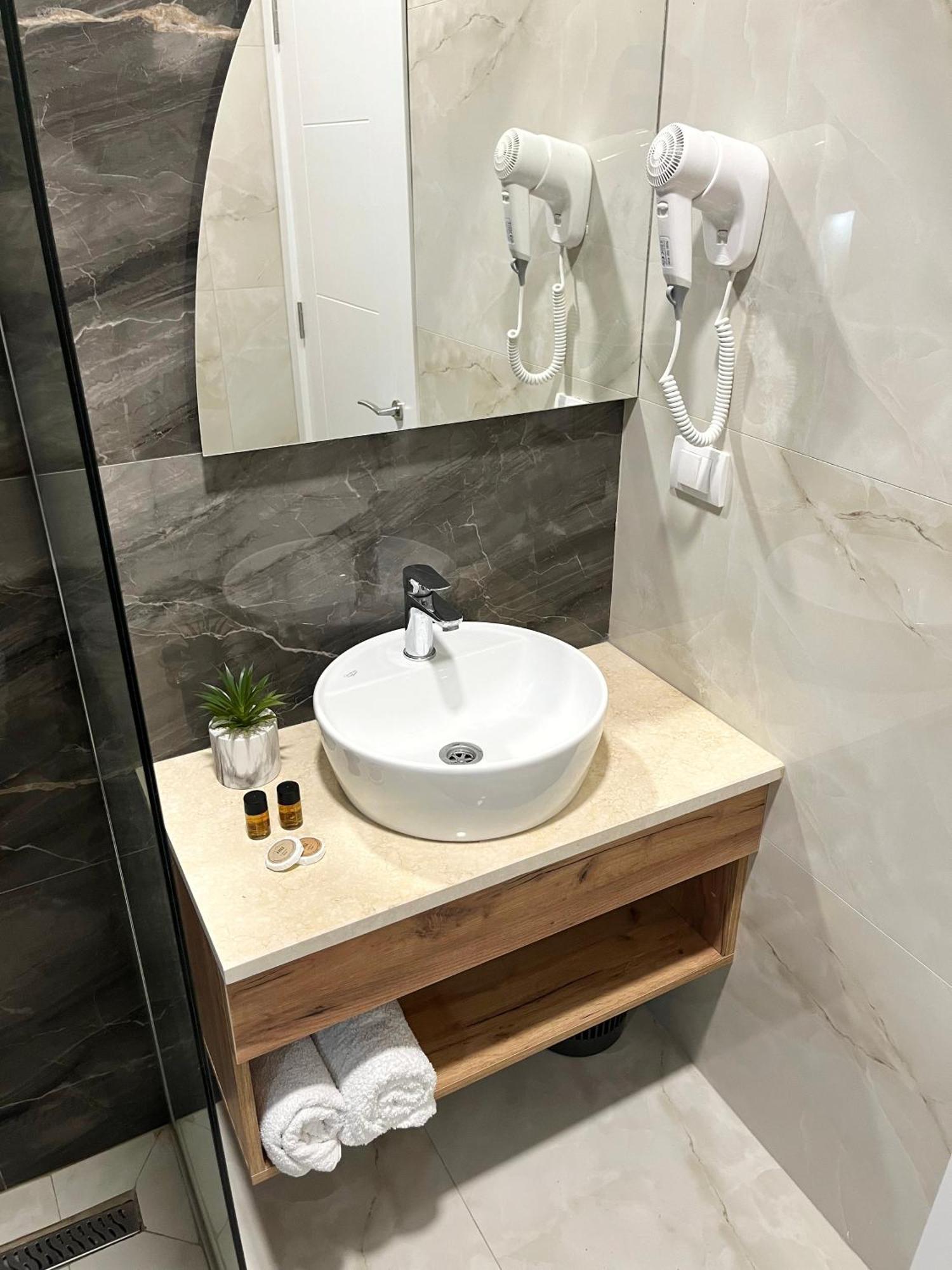 Supreme Luxury Aparthotel Ulcinj Buitenkant foto