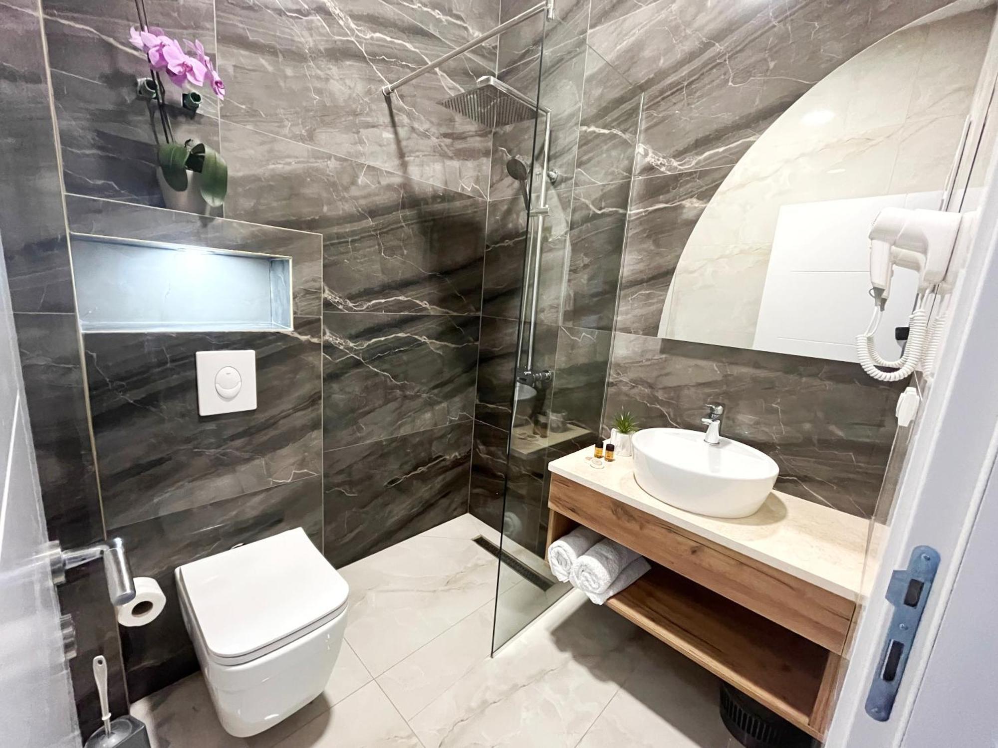 Supreme Luxury Aparthotel Ulcinj Buitenkant foto